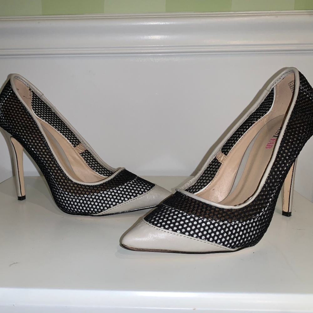 BLACK AND CREAM MESH PUMP- SIZE 7.5